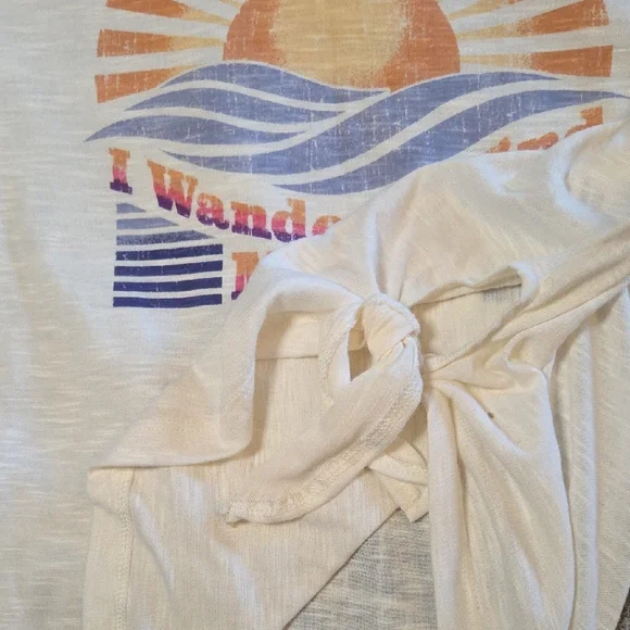 NWT Jessica Simpson "I Wander To Find Myself" Tee With Sun And Waves - Picture 9 of 10